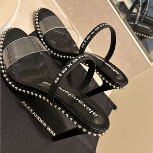 Brand New, size 9, run small